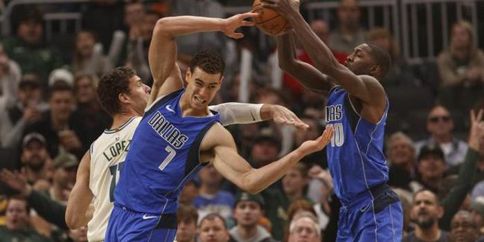  布伦森45分尼克斯终结湖人三连胜  